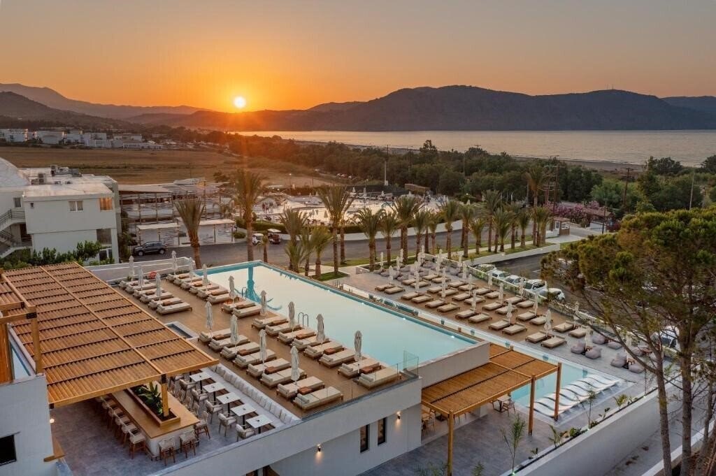 Отель Georgioupolis Suites 5*