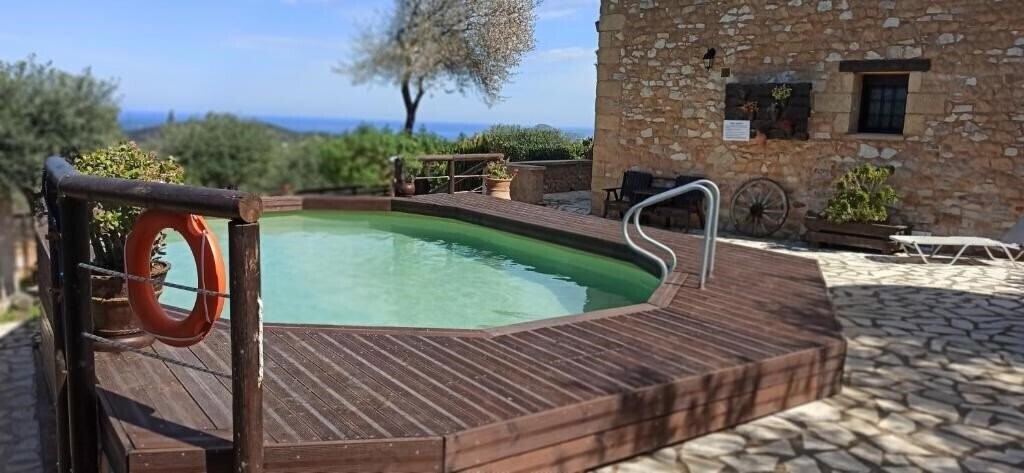 Отель Drys Villas 4*