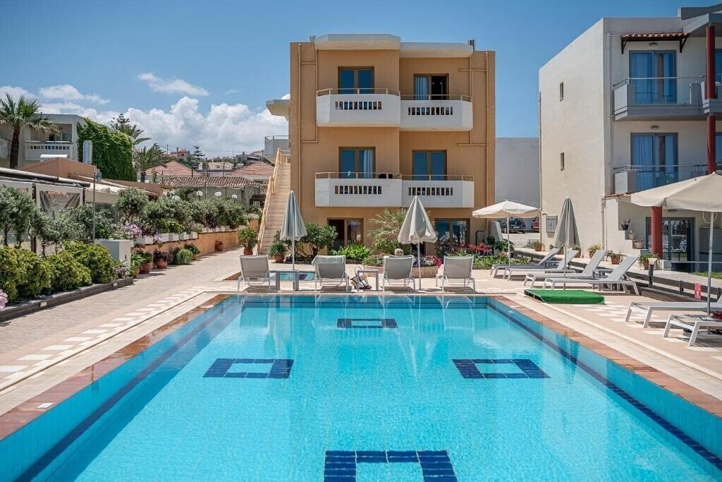 Отель Esperides Beach Hotel Apartments 3*
