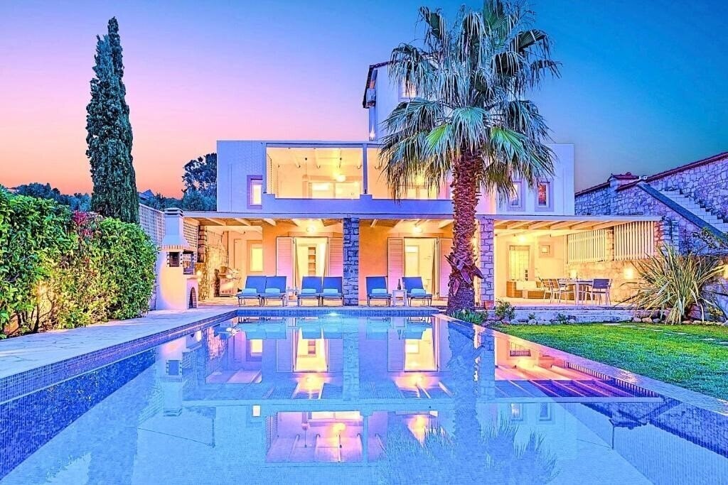 Отель Cretan Mansion with Heated Swimming Pool 3*
