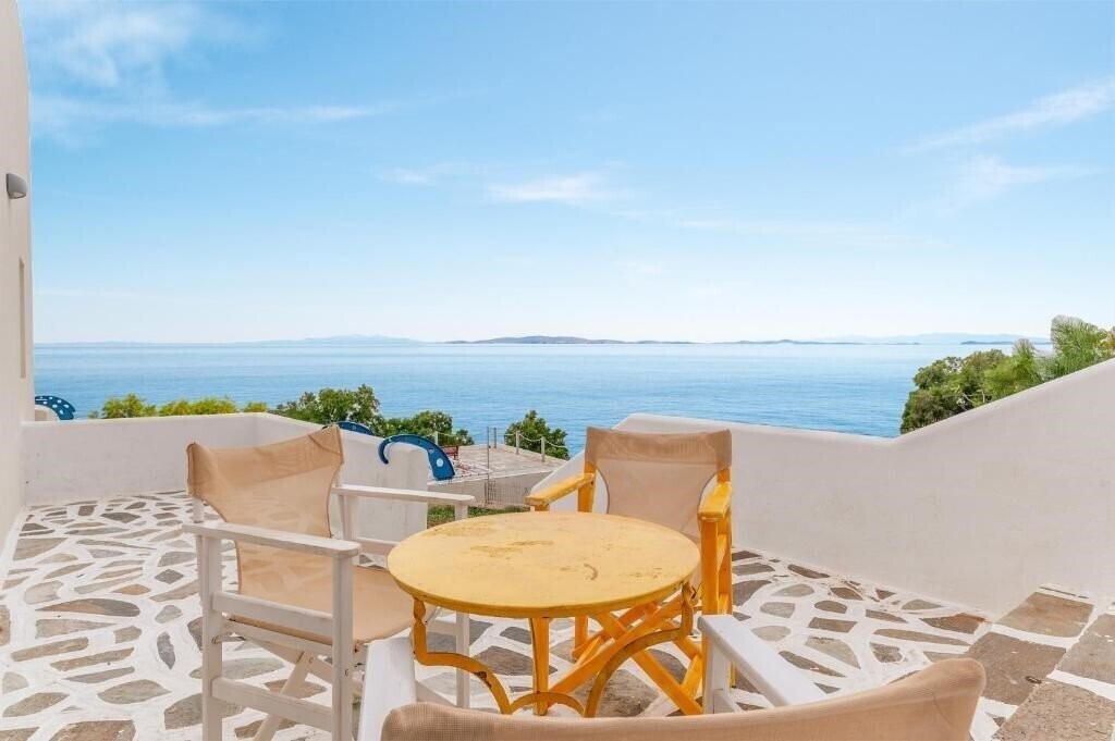 Отель Gefyra Hotel 2*