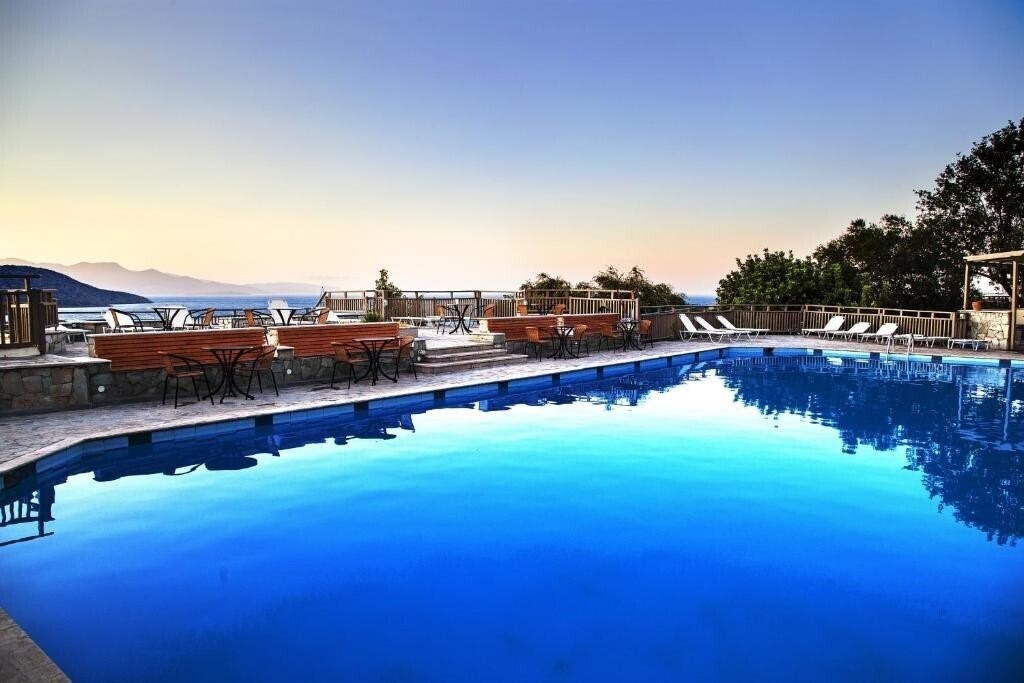Отель Elpida Hotel & Apartments 3*
