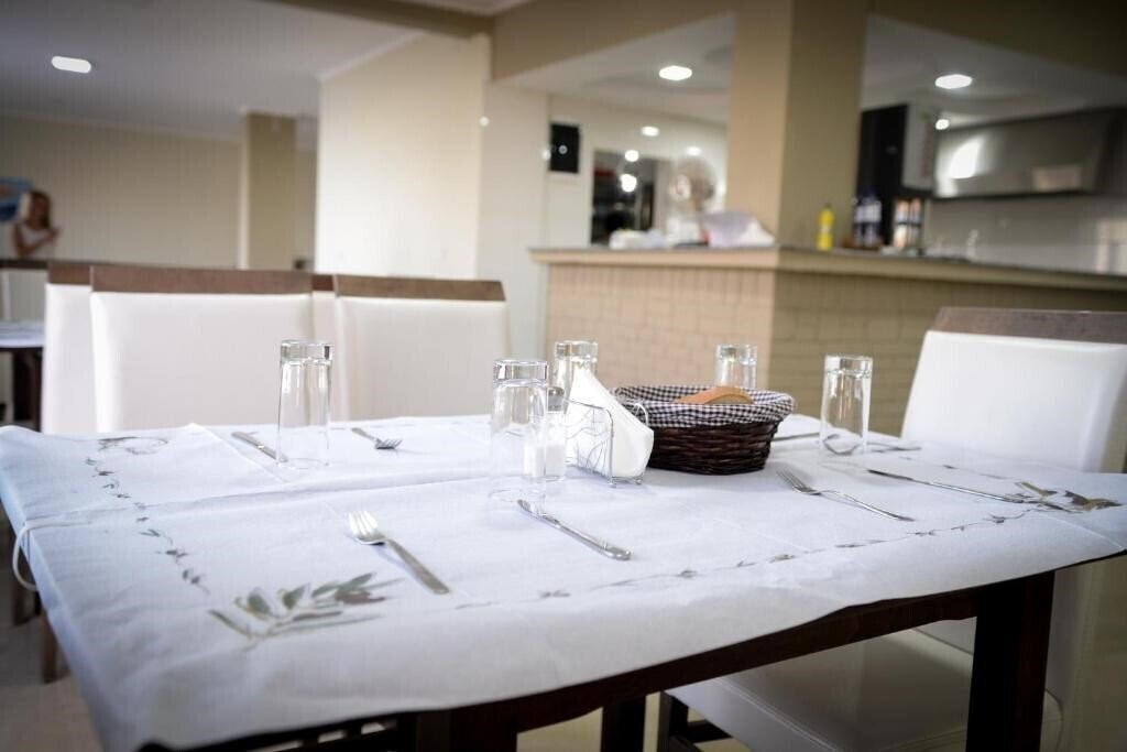 Crown Hotel 3* суреті