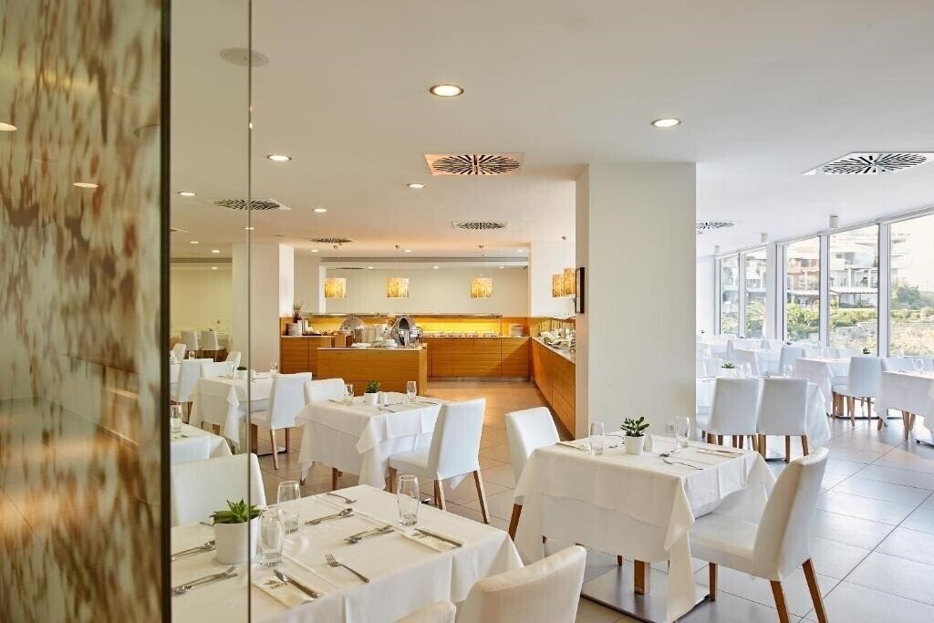 Lucy Hotel 3* суреті