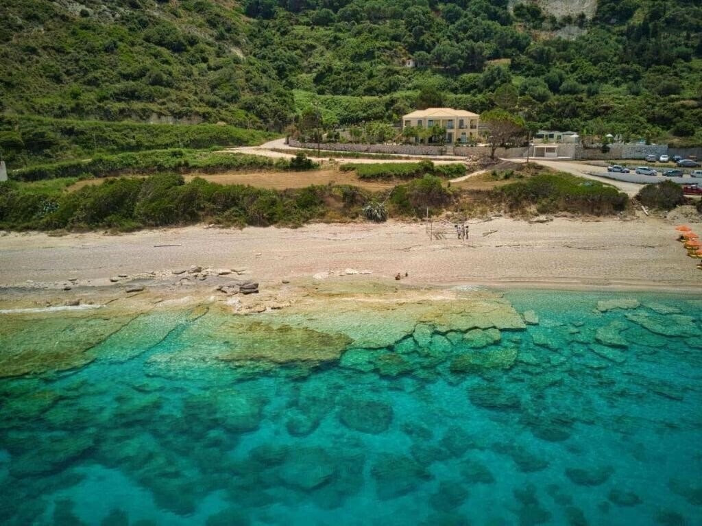 Petani Beach Suites 3* қонақ үйі