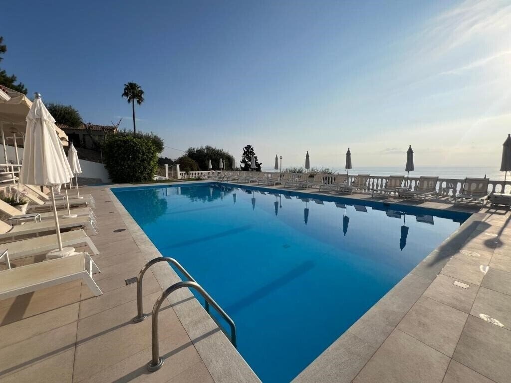 Brentanos Apartments 4* суреті