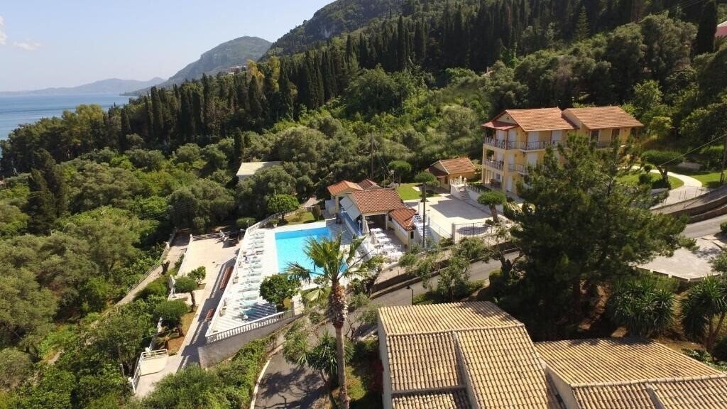 Brentanos Apartments 4* суреті