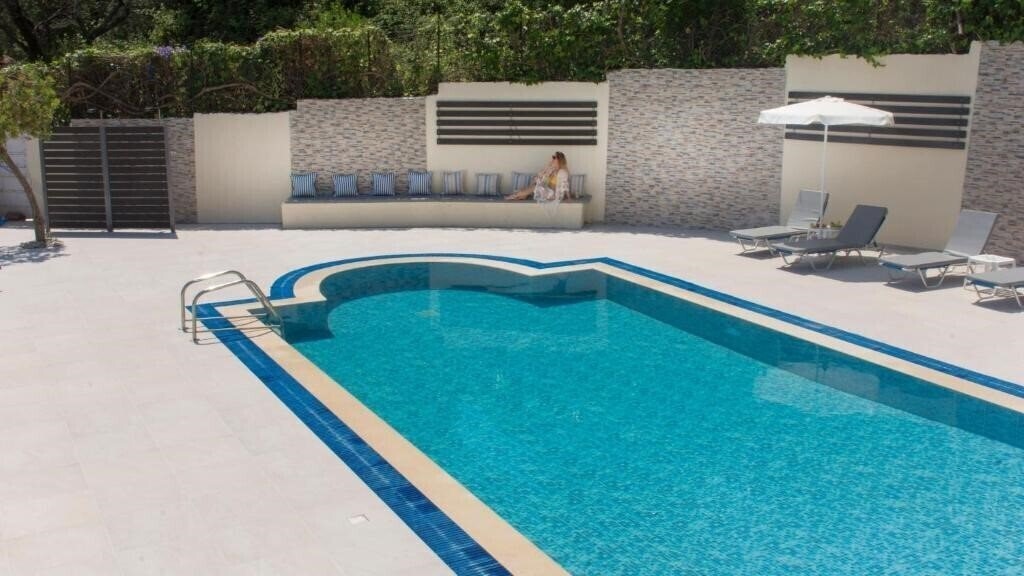 Отель Fouxia Apartments 1*