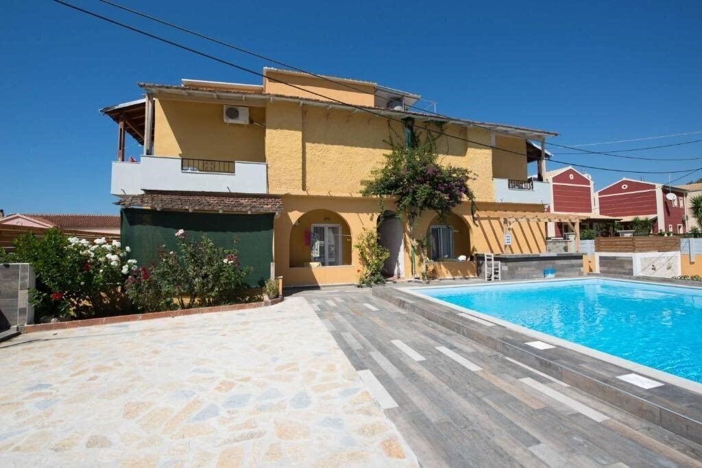Отель Kormoranos Beach Hotel 2*