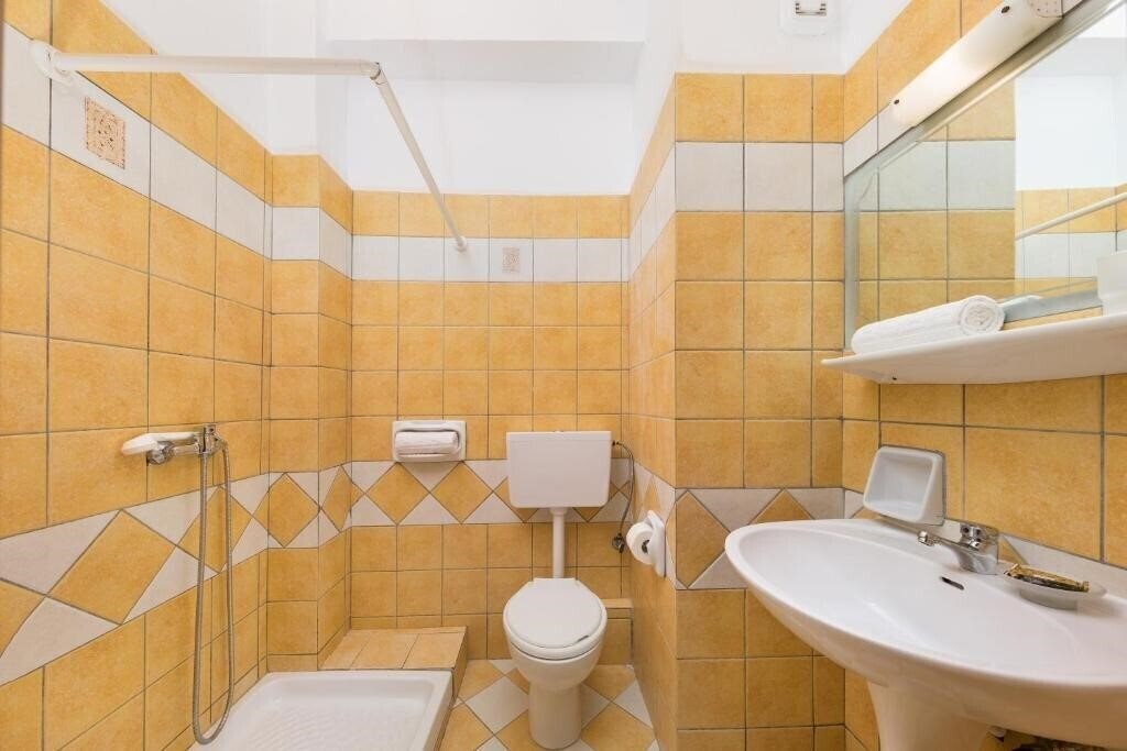 Lefkimi Hotel 2* фотосуреті