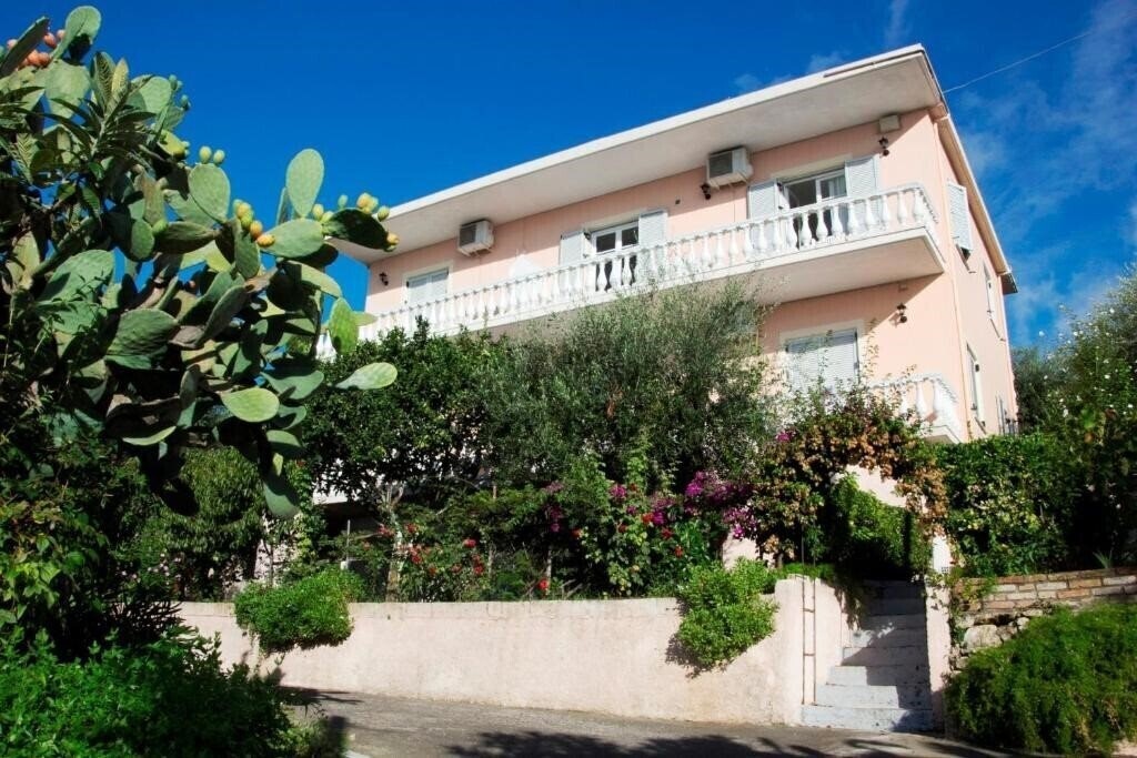 Фото Apostolos & Eleni Family Apartments 3*