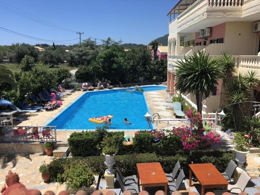 Отель Flamingo Apartments 3*