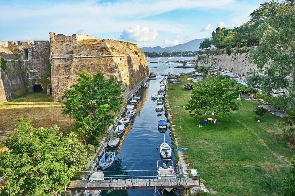 Отель Siorra Vittoria 4*