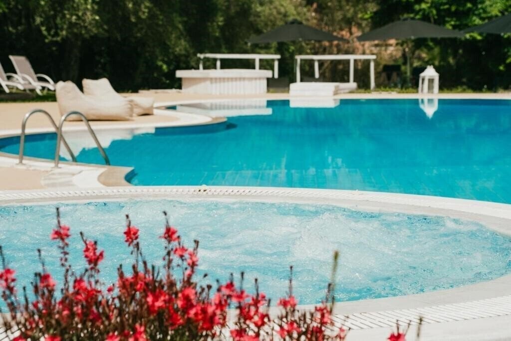 Фото Mr & Mrs White Corfu 4*