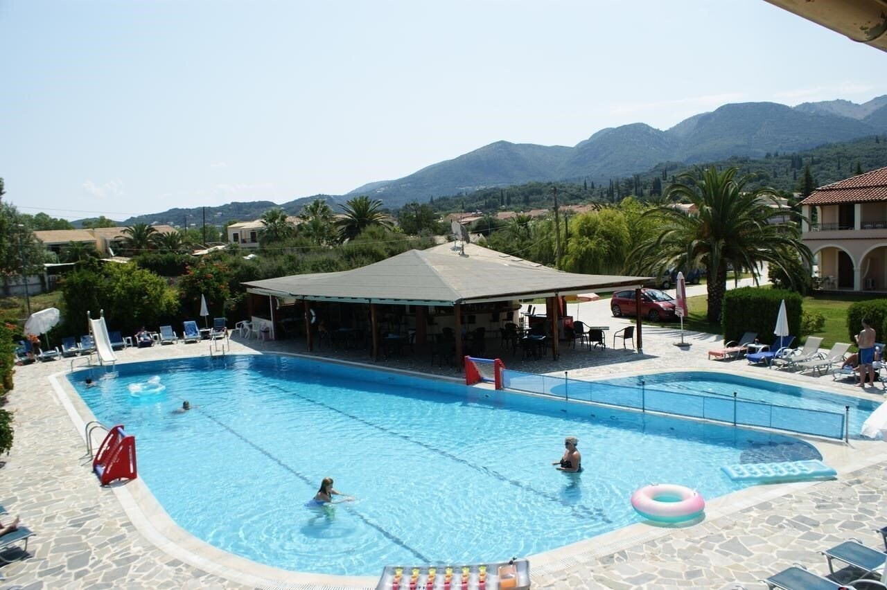 Kamari Apartments 3* суреті