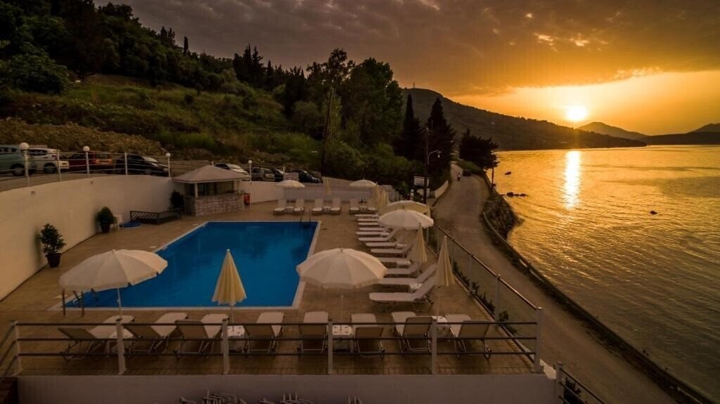 Отель Golden Sunset 3*