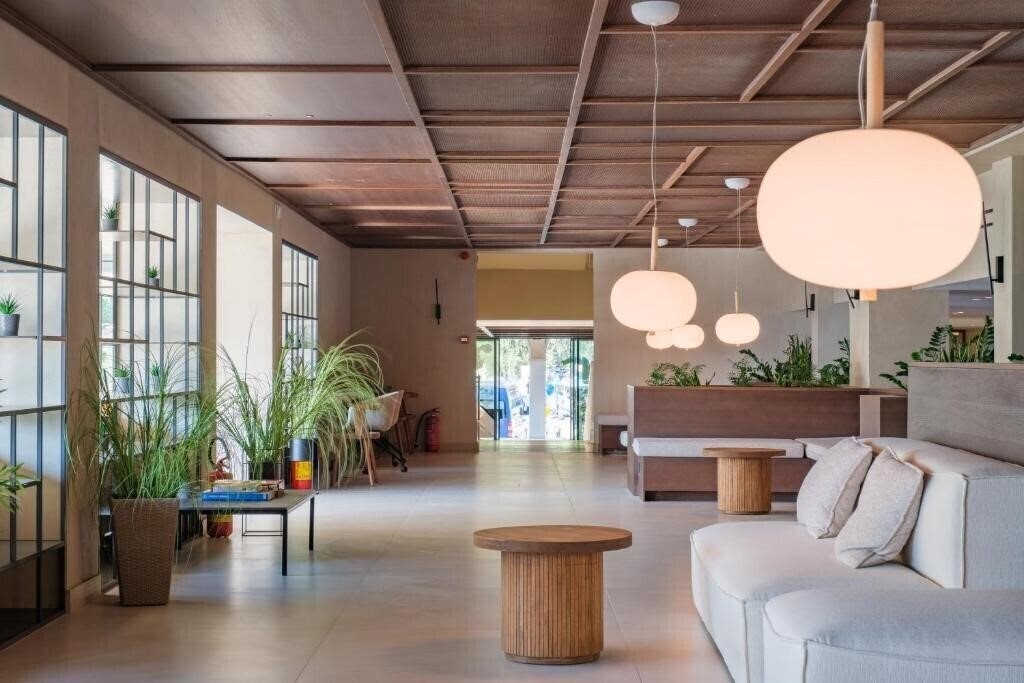 Akrotiri Beach 4* суреті