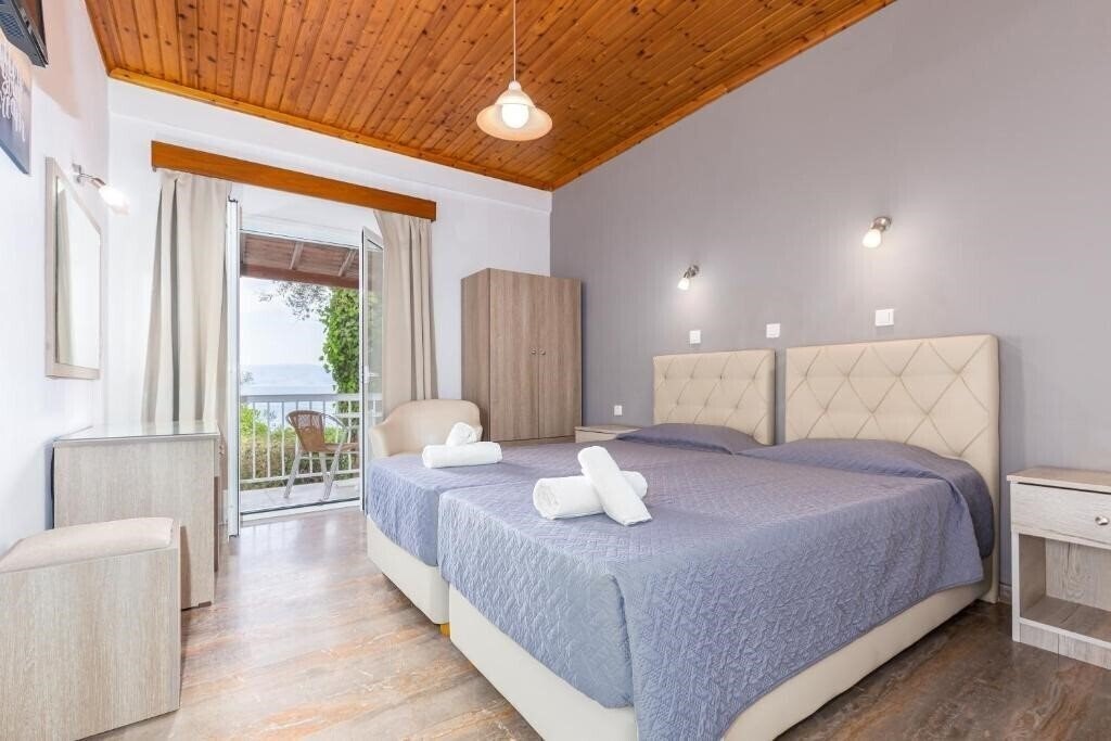 Фото Hotel Oasis Corfu 3*