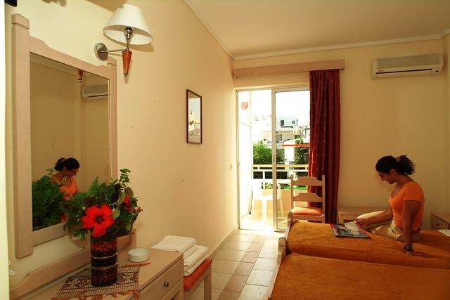 Theonia Hotel 2* суреті