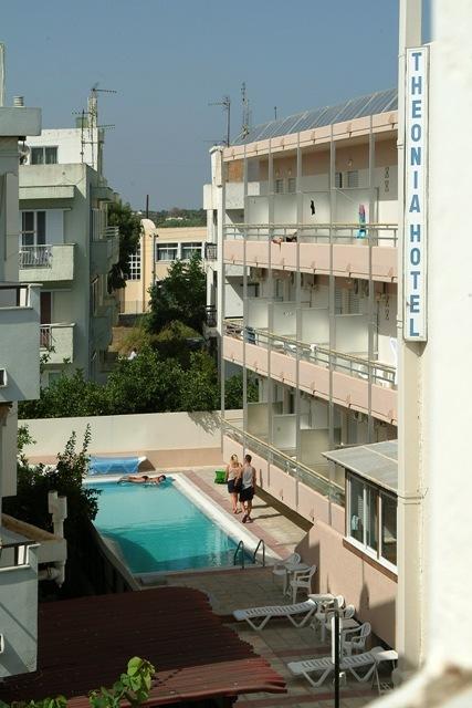 Theonia Hotel 2* фотосуреті