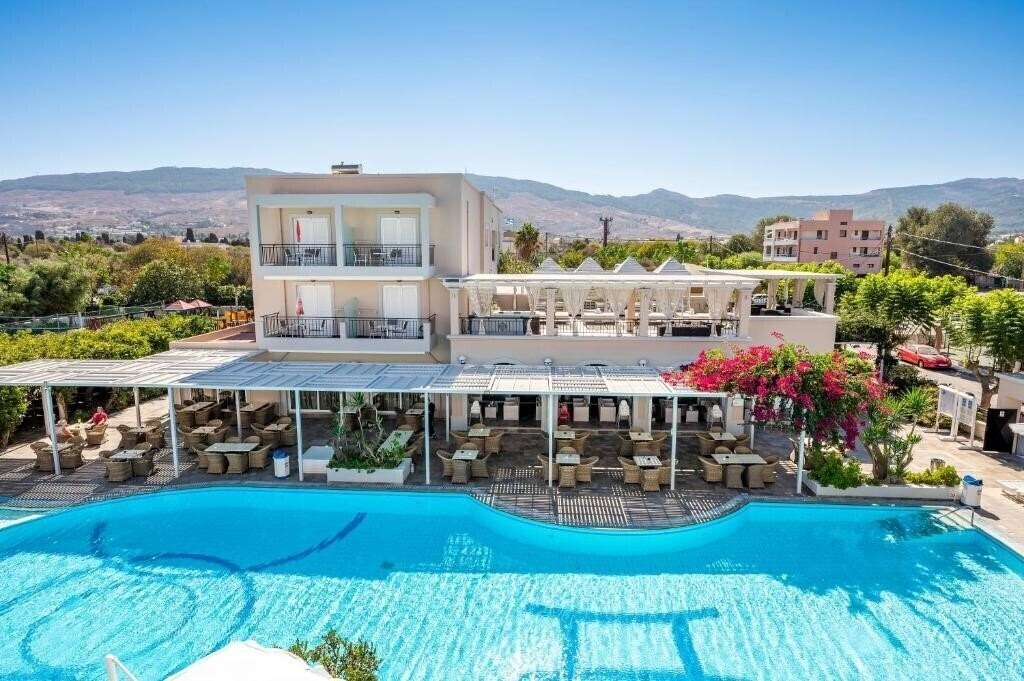 Peridis Family Resort 4* фотосуреті