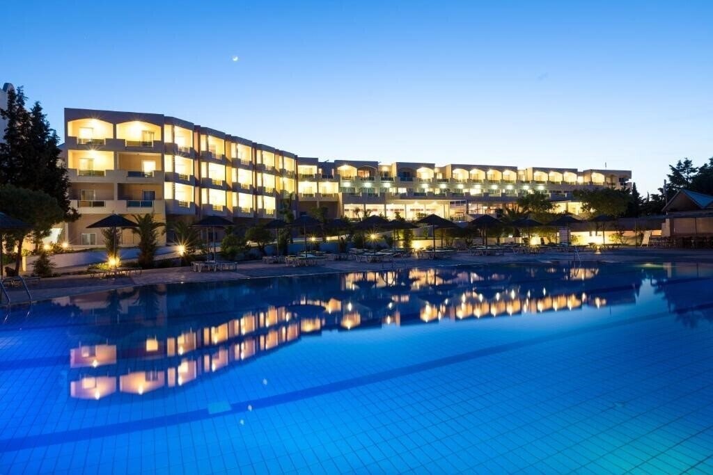 Sovereign Beach Hotel 5* қонақ үйі