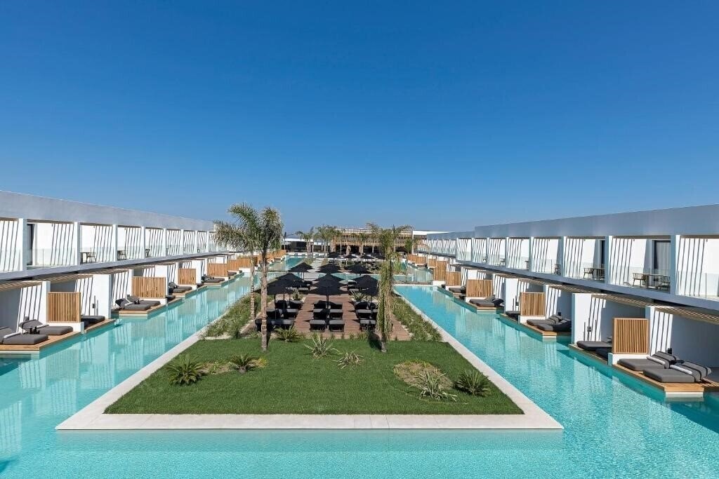 Отель Dandrea Lagoon 5*