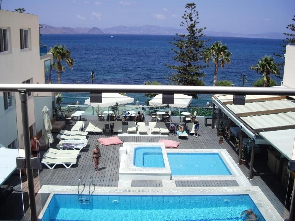 Bristol Sea View 3* суреті