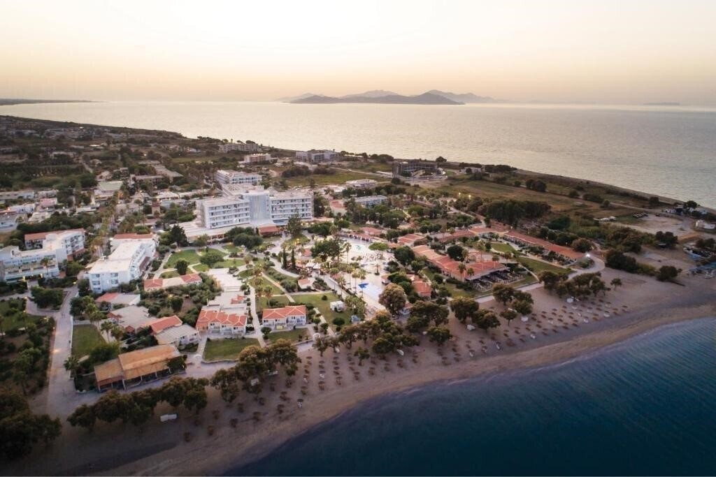 Отель Atlantis 4*