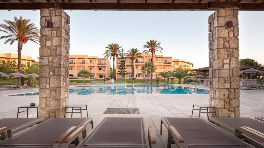 Horizon Beach Resort 4* суреті