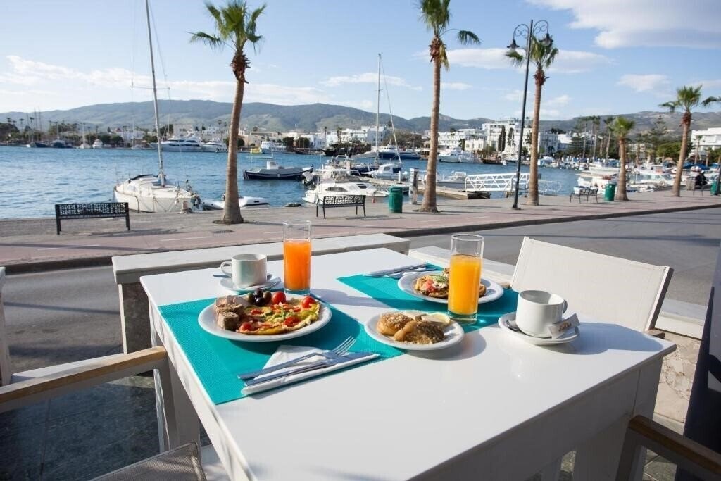 Отель Kosta Palace 4*