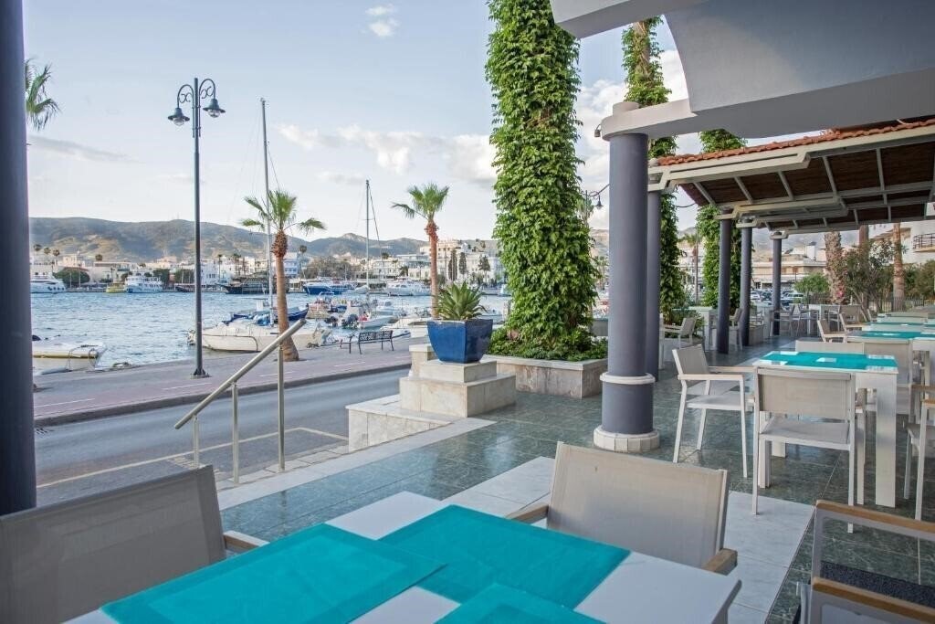 Изображение Kosta Palace 4*