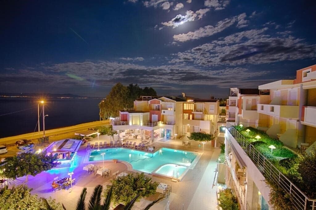 Отель Heliotrope Resort Hotel 4*