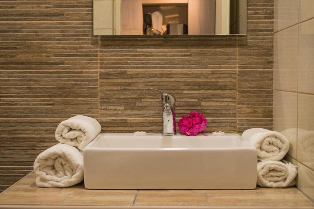 Nireas Hotel 2* фотосуреті