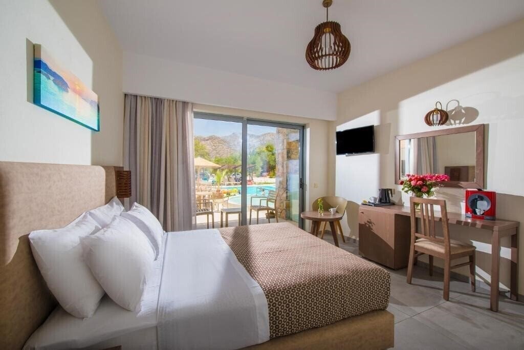 Изображение South Coast Hotel 3*