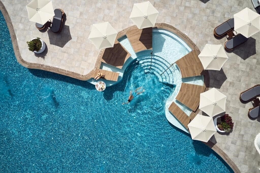 The Royal Blue Resort 5* қонақ үйі