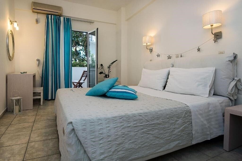 Отель Diamond Apartments & Suites 3*