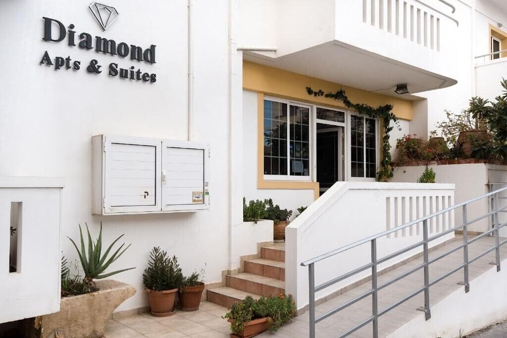 Фото Diamond Apartments & Suites 3*