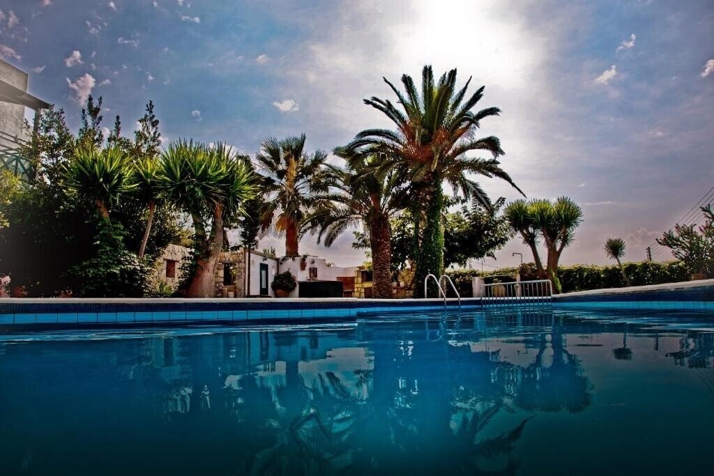 Отель Classic Apartments 3*