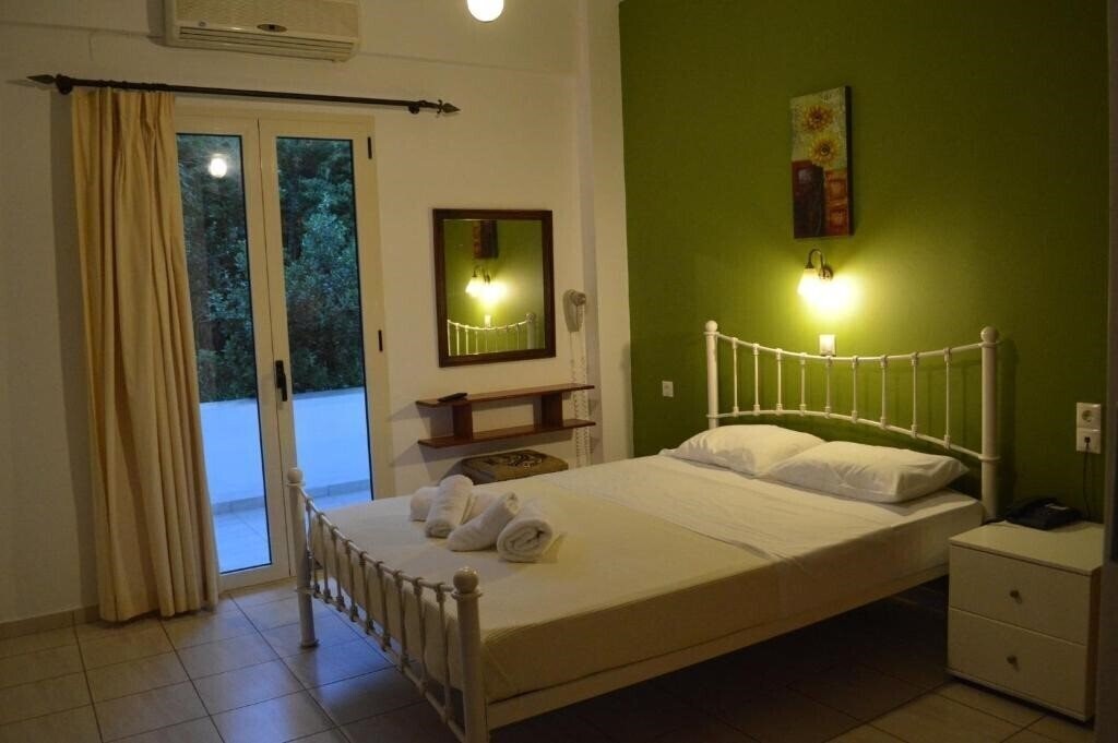 Nikos Apartments 3* суреті