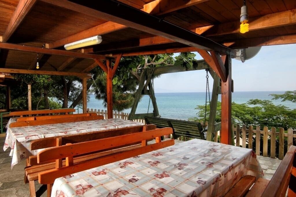 Отель Kiriakos Apartments 3*