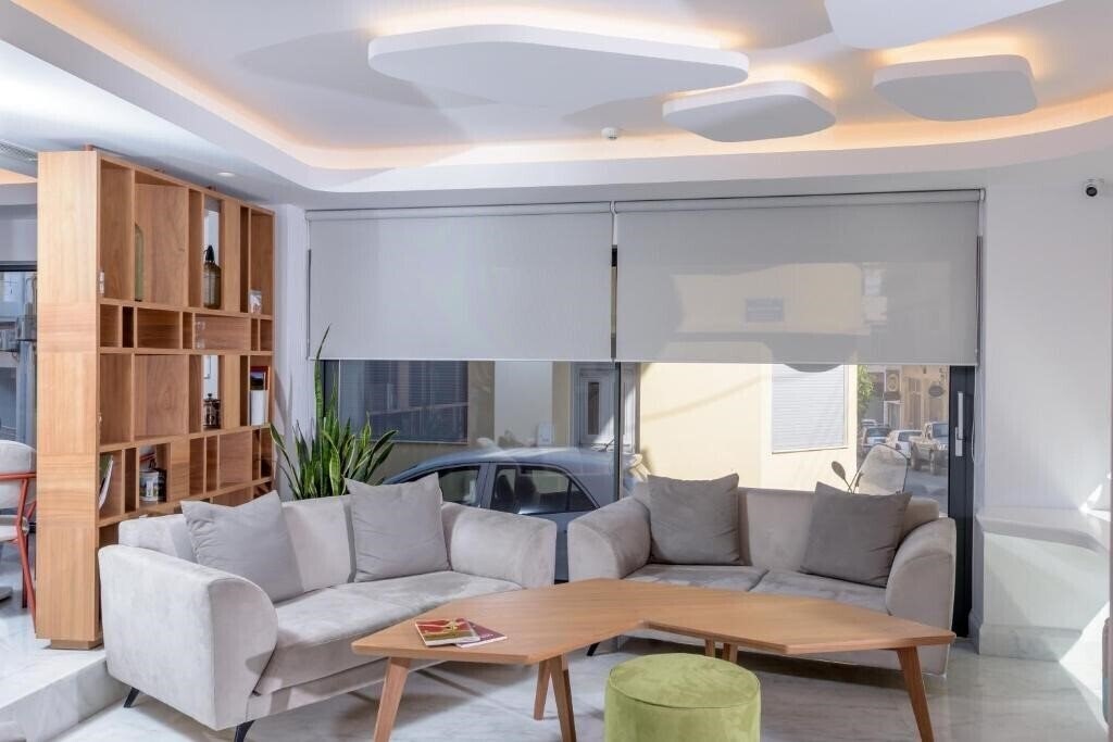 Фото Iraklion Hotel 2*