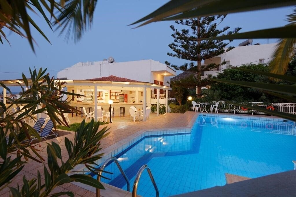 Отель Remi Studios & Apartments 3*