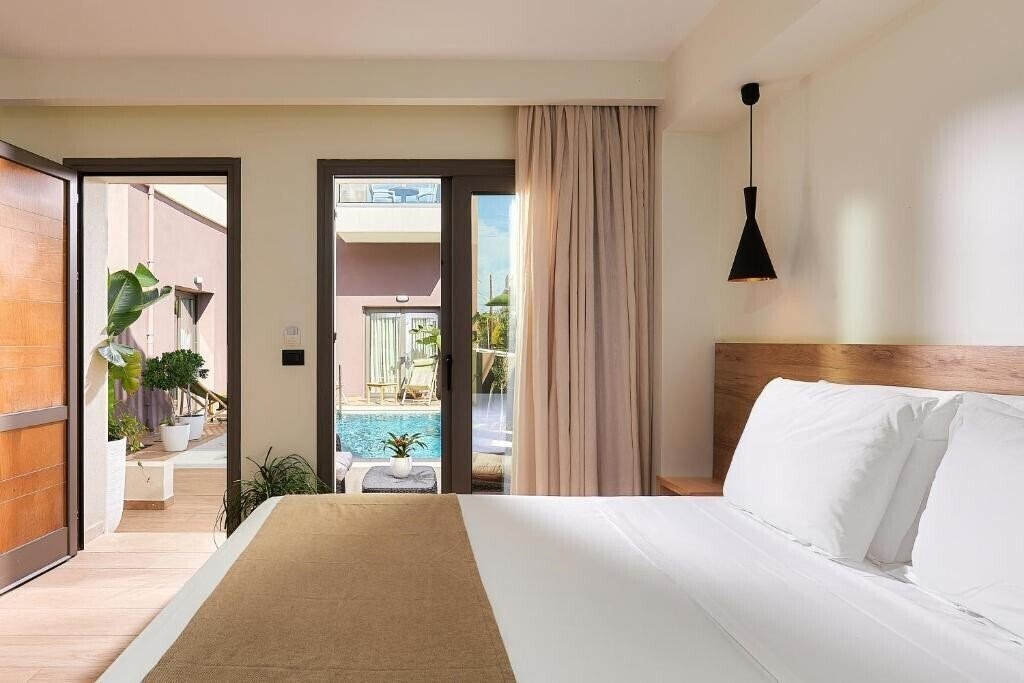 Фото Dionyssos Hotel 4*