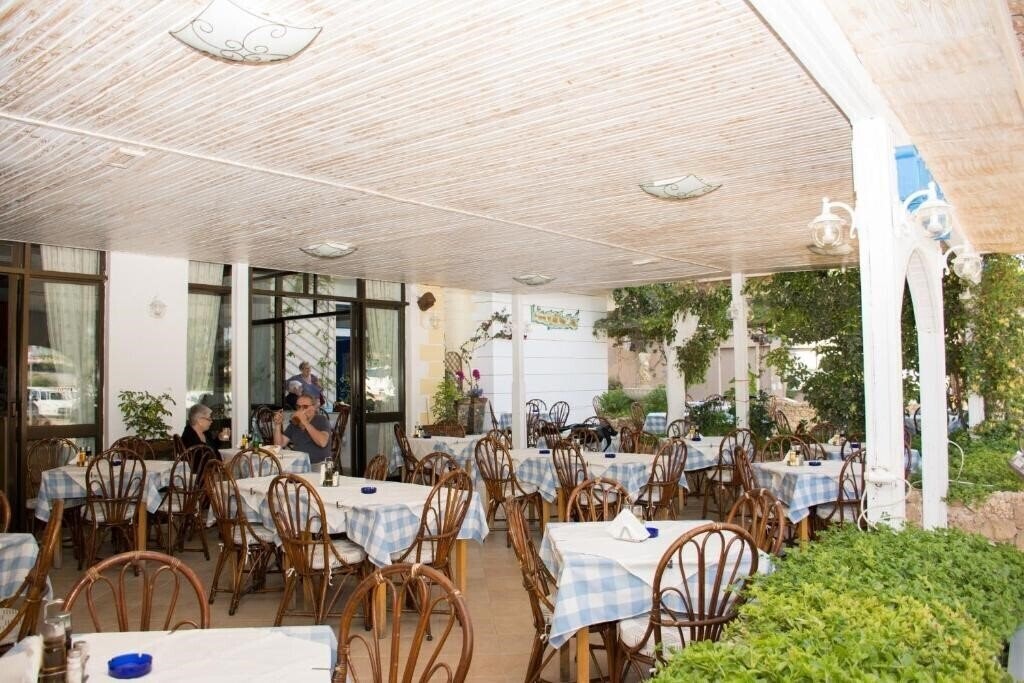 Uncle George Studios & Apartments 2* суреті