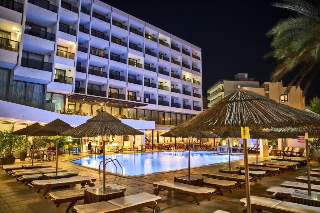 Фото Blue Sky Beach Hotel 3*