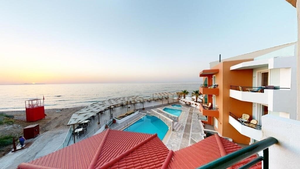 Отель Dedalos Beach Hotel 3*