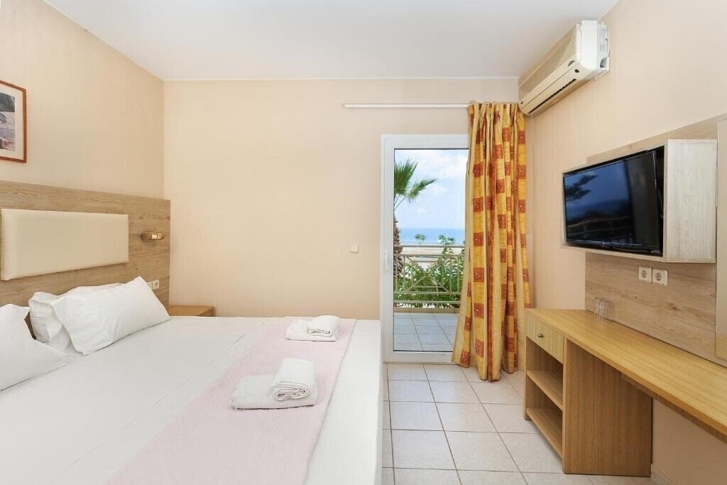 Фото Eri Sun Village Water Park 4*