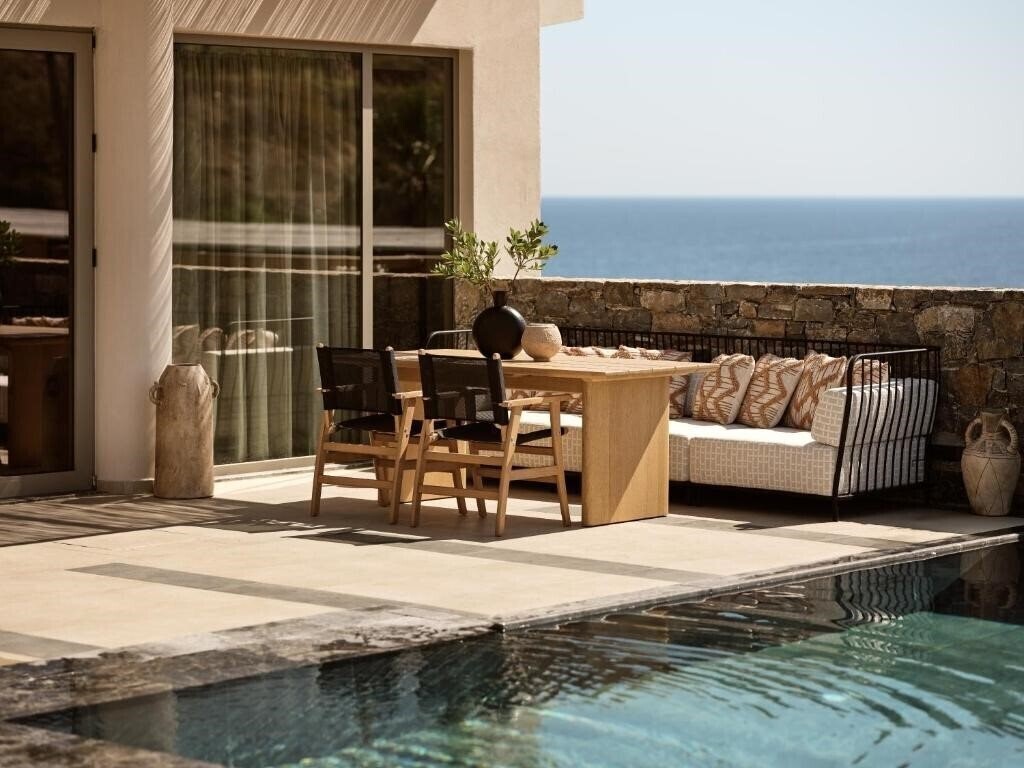 The Royal Blue A Luxury Beach Resort 5* фотосуреті