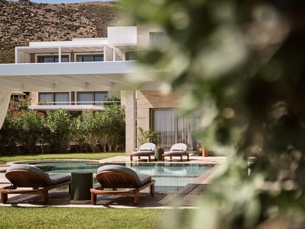 The Royal Blue A Luxury Beach Resort 5* суреті